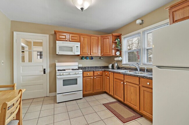 Building Photo - 3964 Grandview Ave