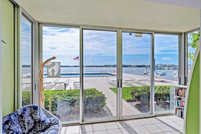 Building Photo - 1820 New Palm Way