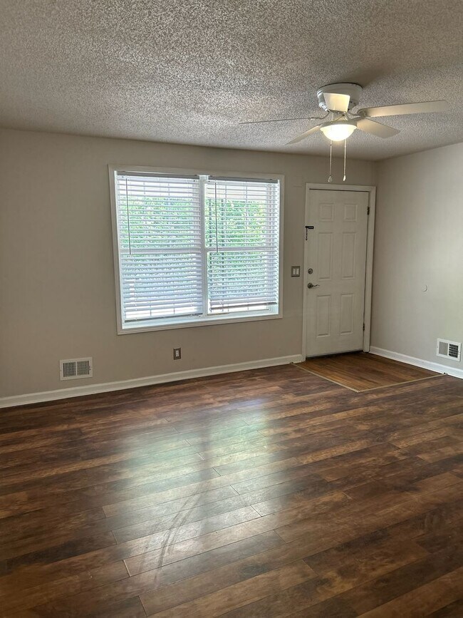 Building Photo - 3625 Hickory St