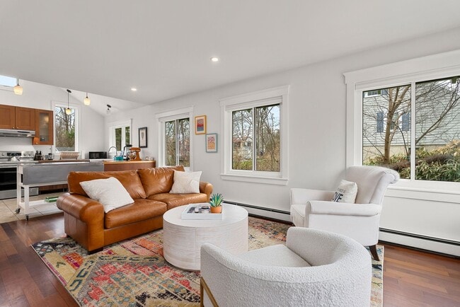 Building Photo - Year-round 3-Bedroom Home in Rockport