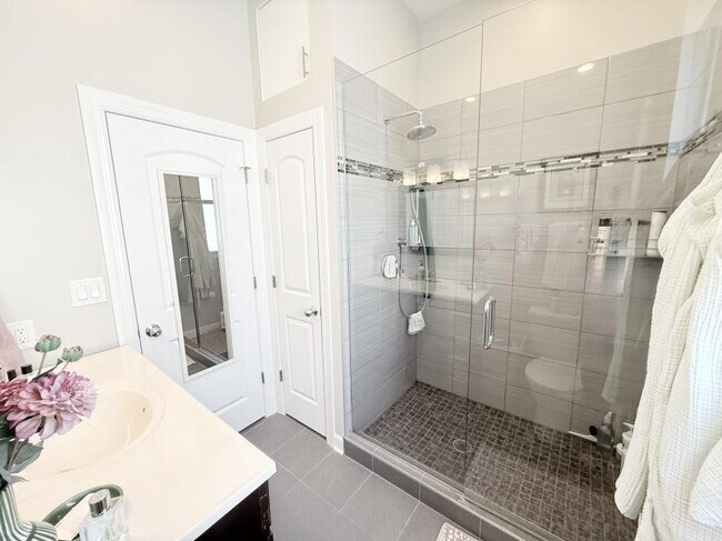 Building Photo - 2 bedroom in Chicago IL 60642