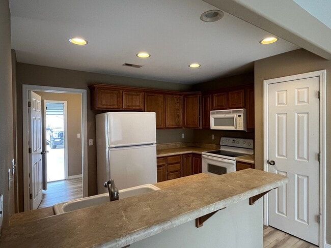 Building Photo - COMING SOON 3 Bedrooms 3 Bathrooms AND A 3...