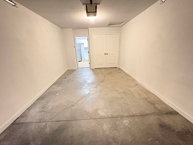 Building Photo - Move In Special 3 Bedroom | 2 Bath | 1-Car Garage Ranch Duplex – Lee’s Summit