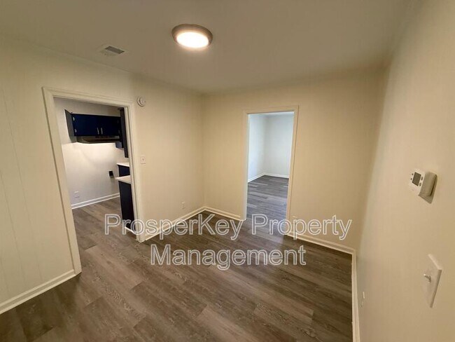 Building Photo - 828 Pamela Dr