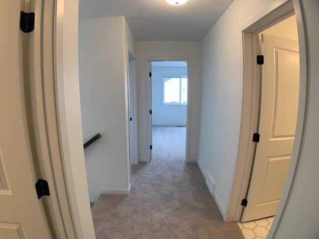 Building Photo - 3 Bed 2.5 Bath Single Family Home