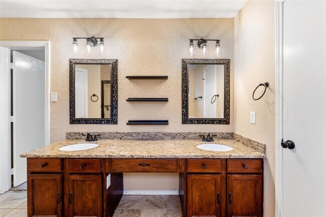 Building Photo - 5622 Village Park Dr