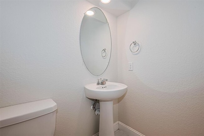 Building Photo - 25919 Aura Lake Ln
