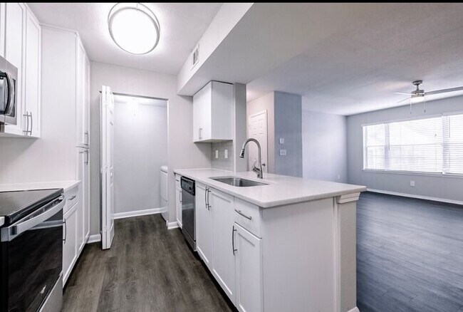 Building Photo - Luxurious 1-Bedroom Apartment in Atlanta’s Upper Westside | In-Home Washer & Dryer