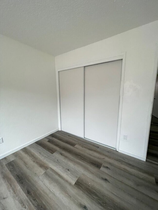 Building Photo - 2-Bedroom, 1-Bath Duet in Union City