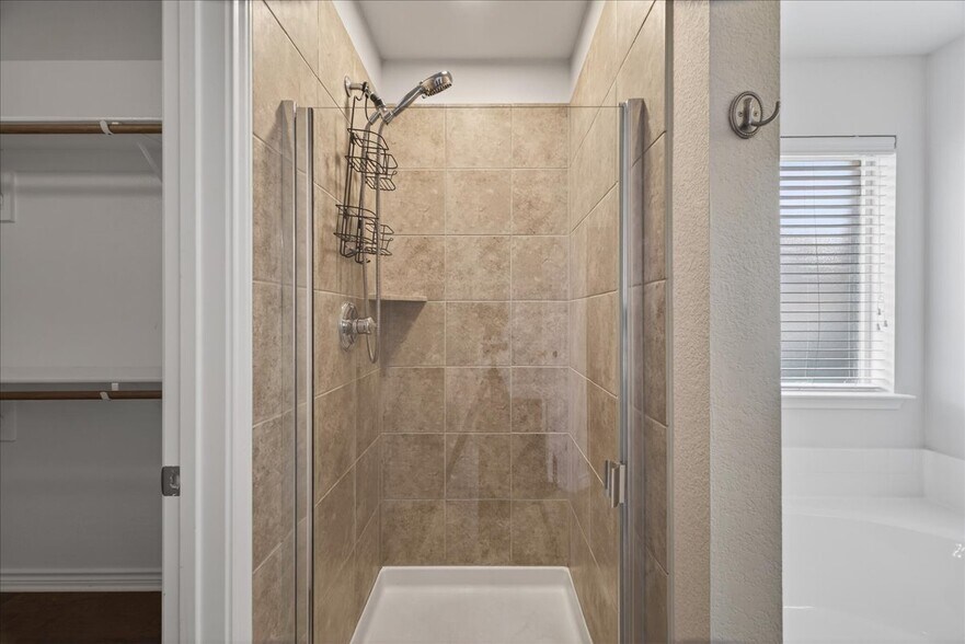 PRIMARY BATH - 6124 Amberjack Trl