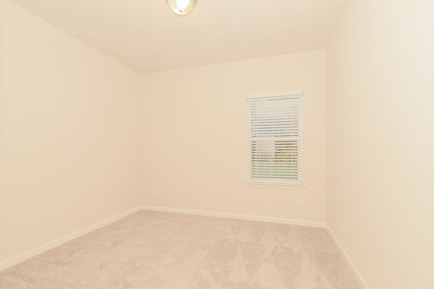 Building Photo - 5872 Hackberry Ln