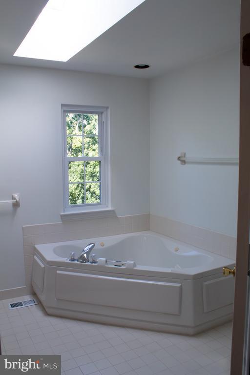 Building Photo - 432 Country Club Dr