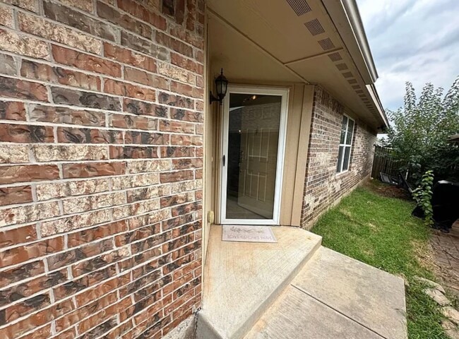 Building Photo - 12308 SW 9th Terrace