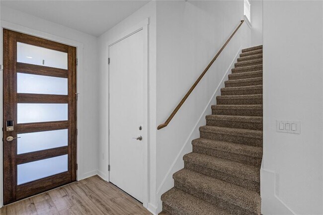 Building Photo - 1925 Ruger Pass