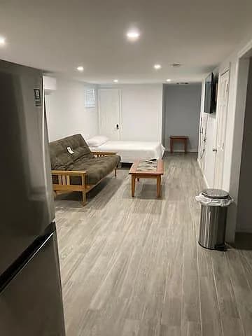 Building Photo - 204 Lott Ave