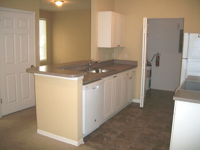 Building Photo - 823 Grand Regency Pointe