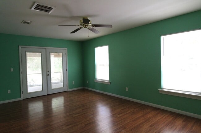 Building Photo - Private 3-Bedroom home located off of Hwy 98!