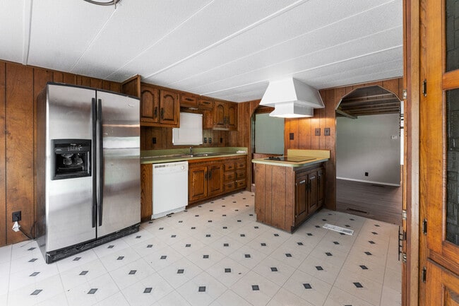 Building Photo - 112 Queenswood Dr