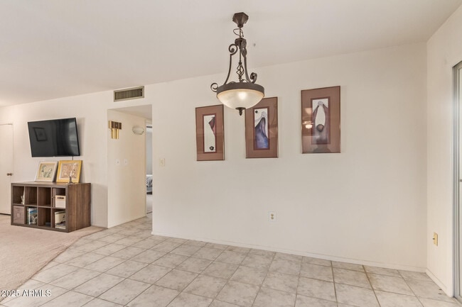 Building Photo - 13636 N Redwood Dr