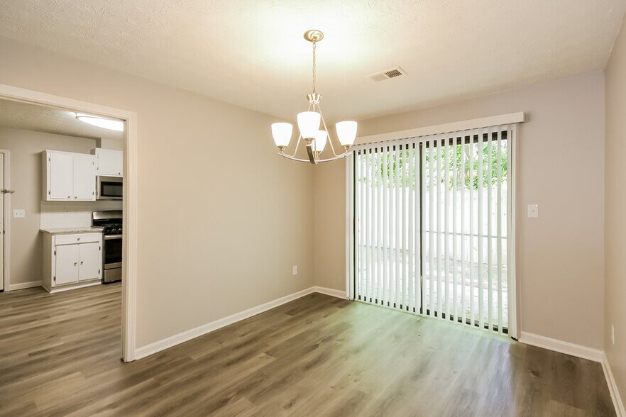 Building Photo - 440 Creekside Ct