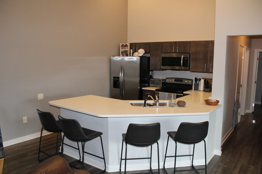 Building Photo - 2503 NE Oak Dr