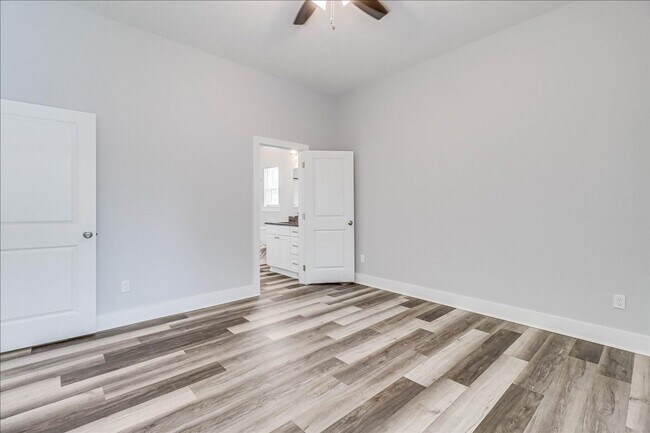 Building Photo - 5017 Moravian Dr