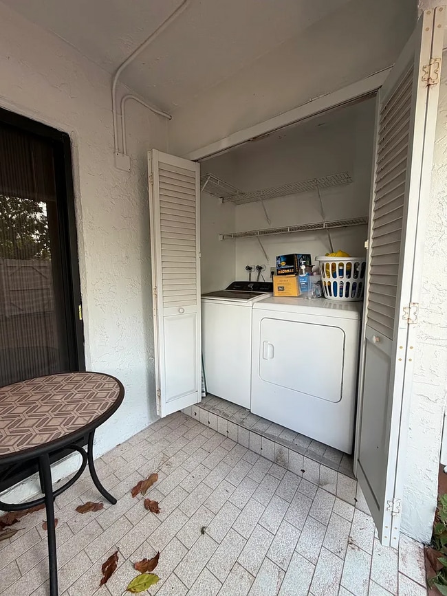 Building Photo - 4670 SW 143rd Ave