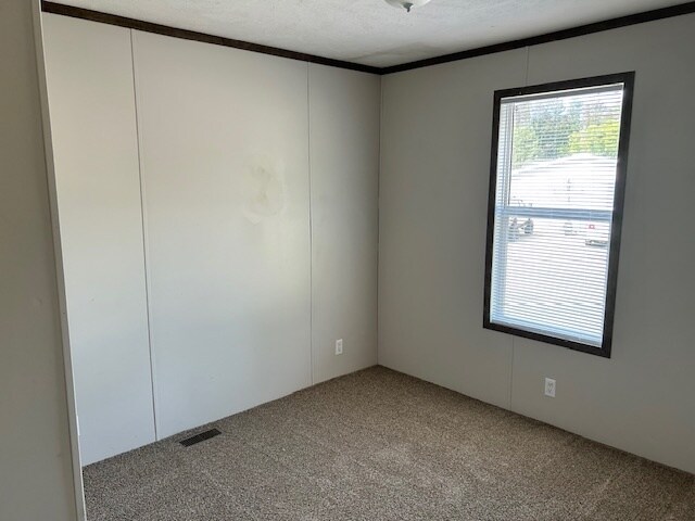 Building Photo - 3 bed/2 bath home over 1000 sq/ft