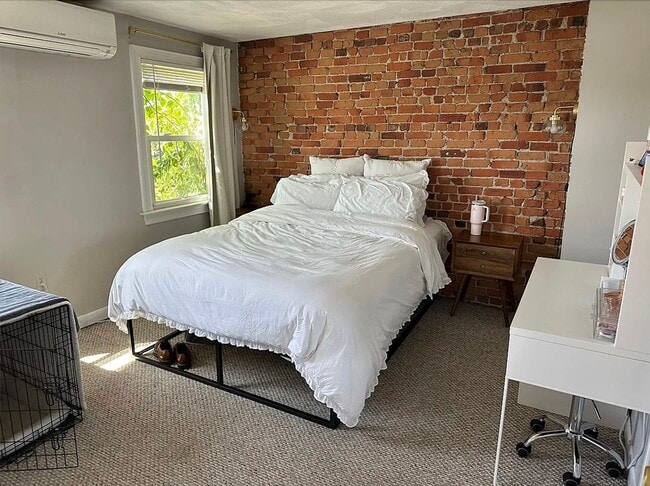 Building Photo - 314 E 8th St