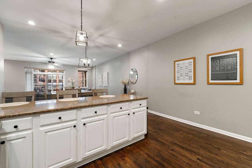 Building Photo - 1909 S Michigan Ave