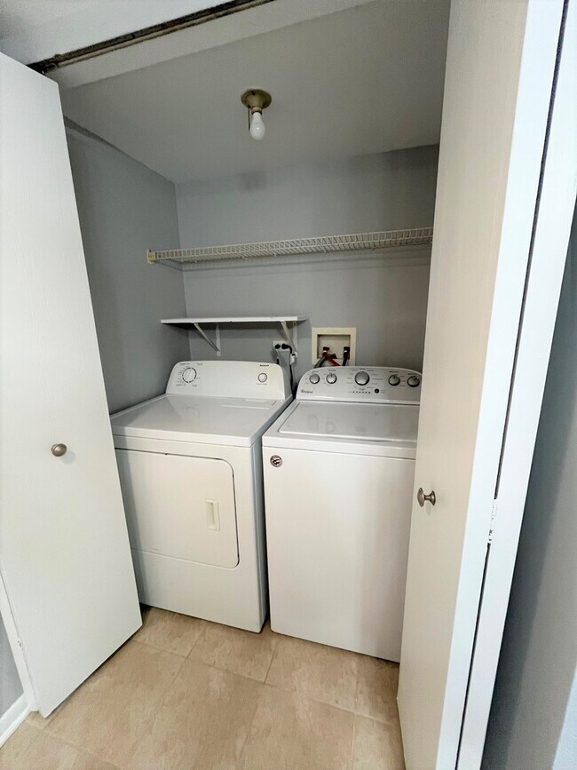 Building Photo - 1504 W Jefferson Ave