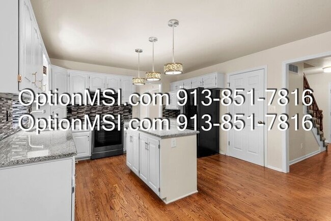 Building Photo - Welcome home to this charming two-story in South Woods subdivision