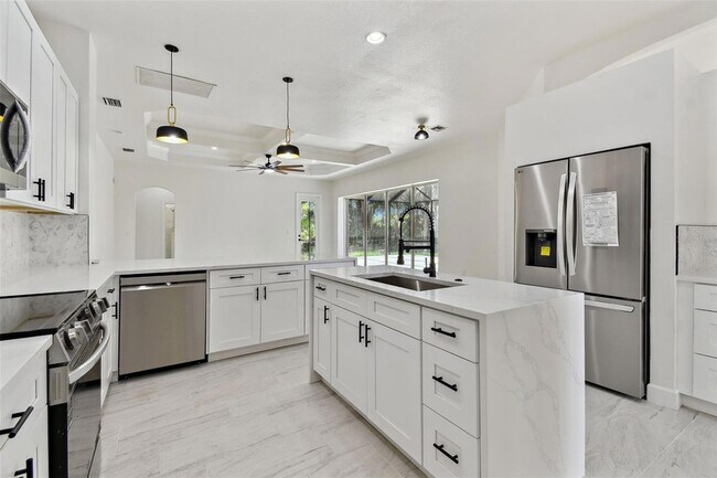 Building Photo - 13792 Long Lake Ln