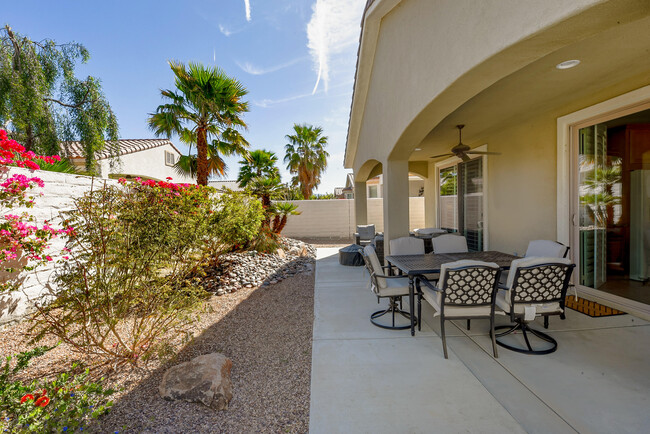 Building Photo - 80528 Avenida Camarillo