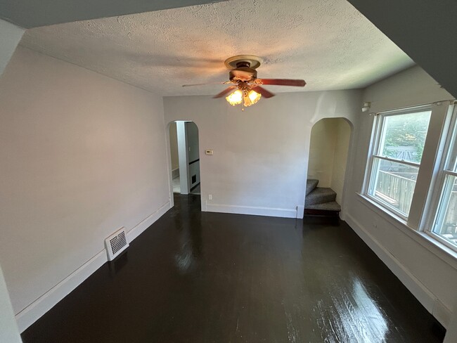 Building Photo - 169 E Avondale Ave