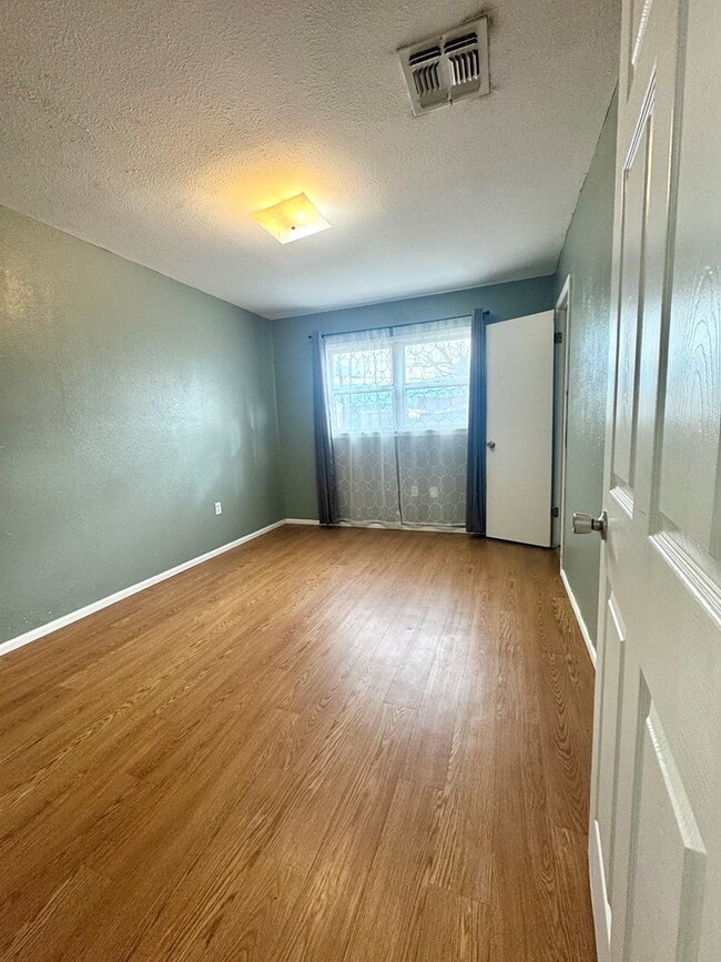 Building Photo - 3420 Fairlane Ave