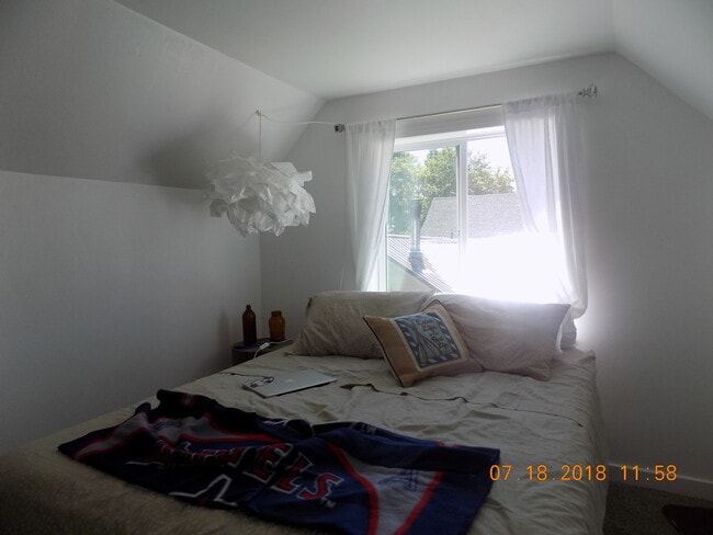 Building Photo - 507 4th St W