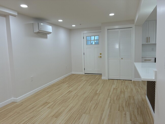 Building Photo - 716 11TH St