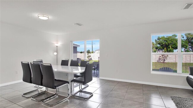 Building Photo - 16545 Mosaic Oar Dr
