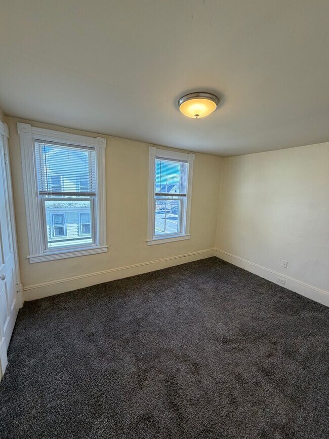 Building Photo - 27-29 Dalton Ave