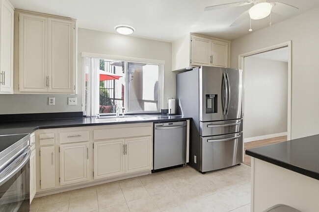 Building Photo - $3,200 - Charming 2-Bedroom + Optional 3rd Bedroom/Office Condo in Desirable Oaks North 55+ Commu...