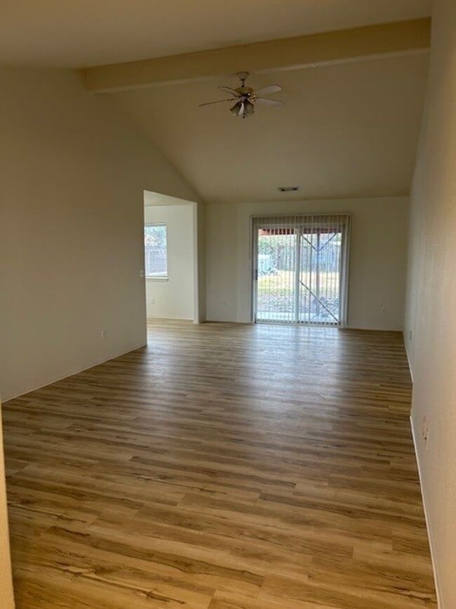 Building Photo - 3 Bedroom 2 Bath House