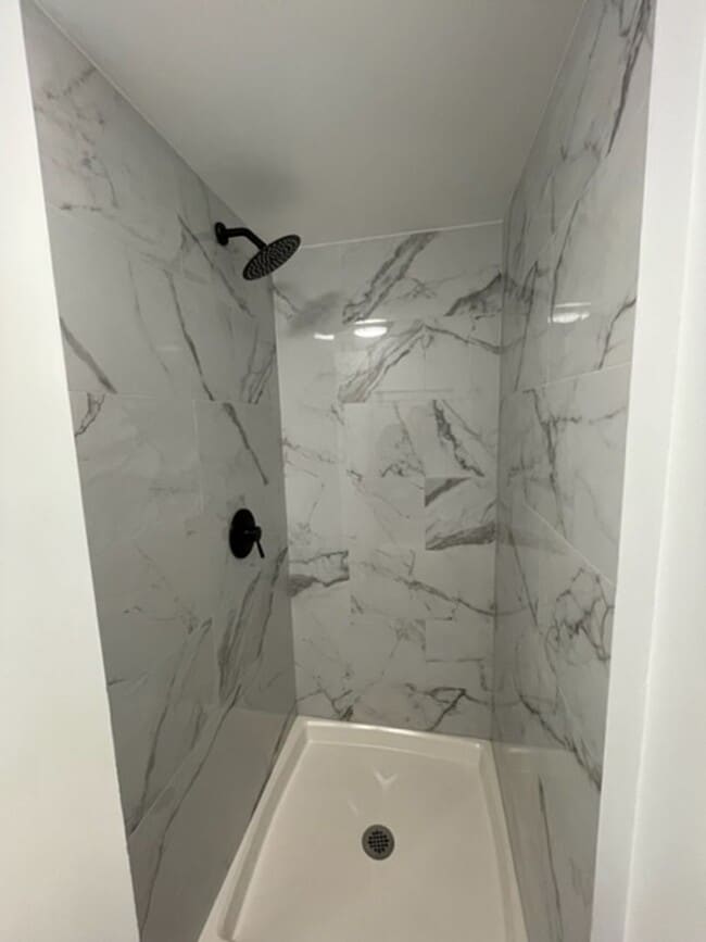 Building Photo - Available now - 2 bedroom / 2 bath / 1 cov...