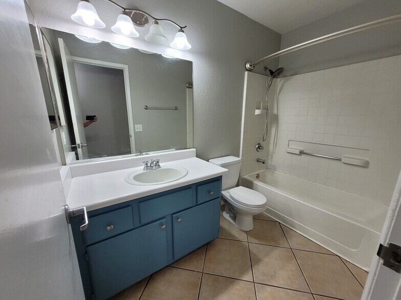 Building Photo - 5104 Crystal Breeze Ln