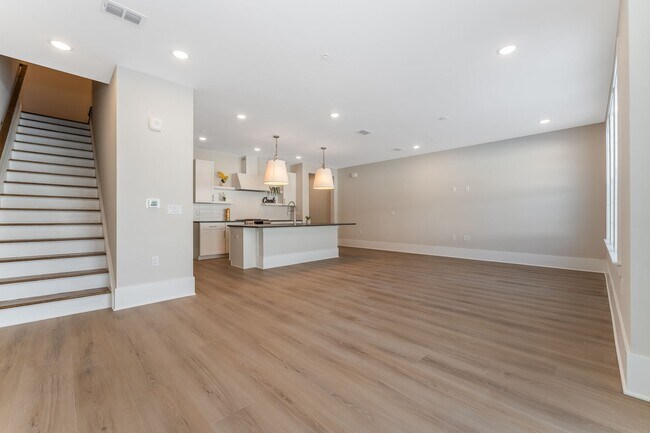 Building Photo - 175 Jasmine Dr