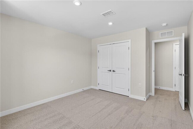 Building Photo - 325 Enchanted Ct