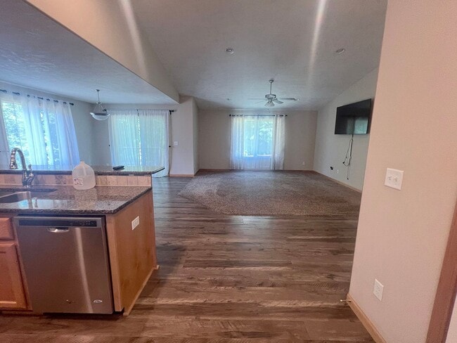 Building Photo - 1770 Pacific Ridge Ln