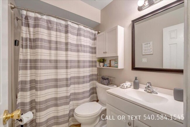 Building Photo - 3331 Stonehenge Square