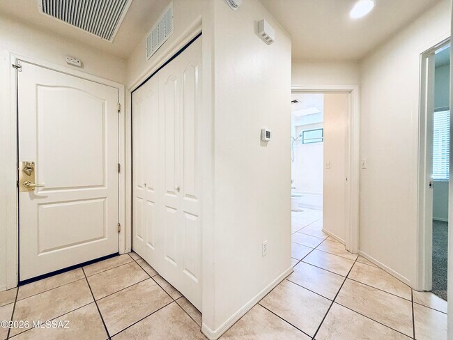 Building Photo - 5416 N Bramble Brook Ln