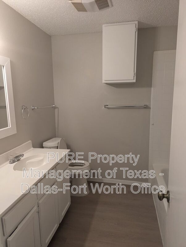 Building Photo - 819 Betty Ct